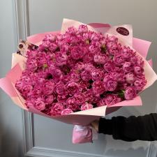 Букет малиновых кустовых роз нью лук 1647