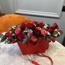 Цветы в сумке с сердцем 2564