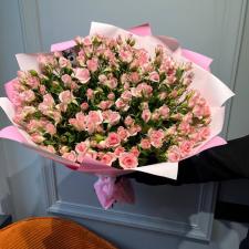 Букет из розовых кустовых роз 2698