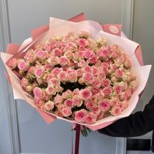 Букет из розовых кустовых роз микс 2721